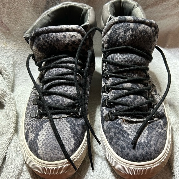 Madden Girl Sneaker Boot - Size 7 - Picture 3 of 10